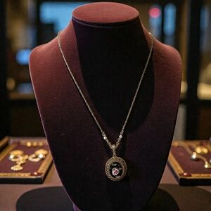 1928 Vintage Antique gold rose necklace EUC